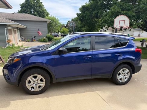 Used 2014 Toyota RAV4 LE AWD/4WD image 4