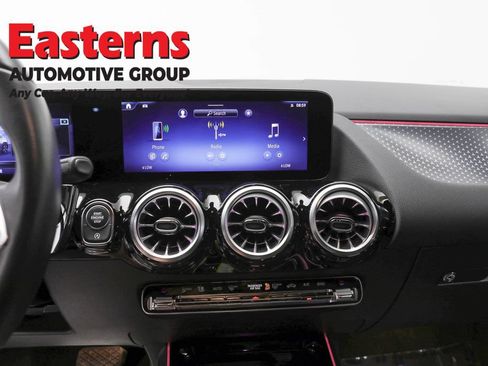 Used 2025 Mercedes-Benz GLA 250 image 11