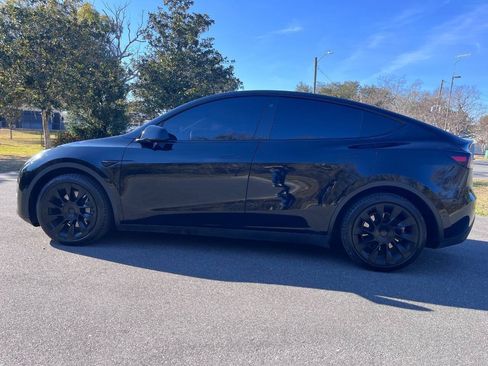 Used 2021 Tesla Model Y Long Range AWD/4WD image 3