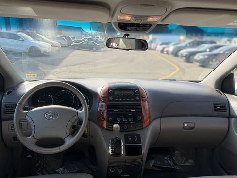 Used 2009 Toyota Sienna XLE image 21