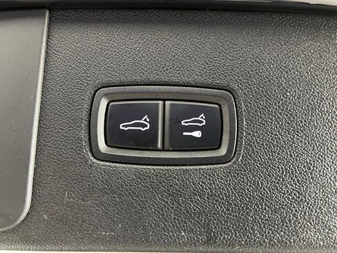 Certified 2022 Porsche Cayenne Platinum Edition w/ Premium Package Plus image 18