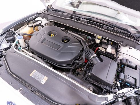 Used 2017 Ford Fusion SE image 29