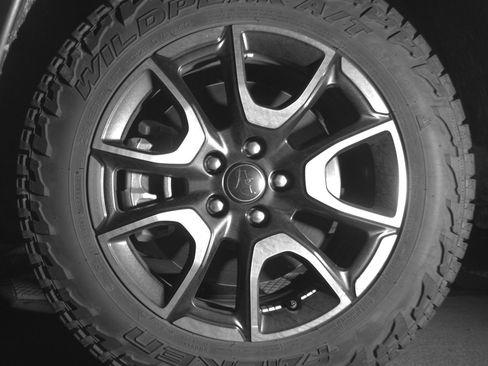 Used 2025 Jeep Compass Trailhawk AWD/4WD image 12
