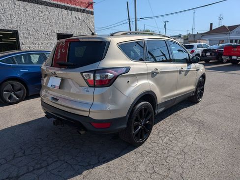 Used 2017 Ford Escape SE w/ Equipment Group 201A image 5