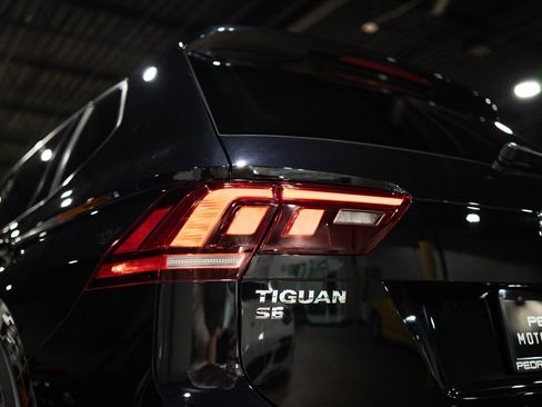 Used 2021 Volkswagen Tiguan SE R-Line image 14