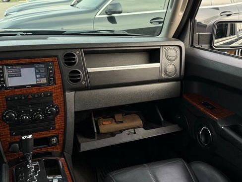 Used 2008 Jeep Commander Limited w/ Trailer Tow Group IV image 29