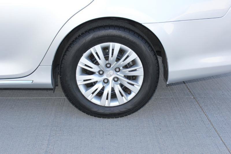 Used 2014 Toyota Camry LE FWD image 29