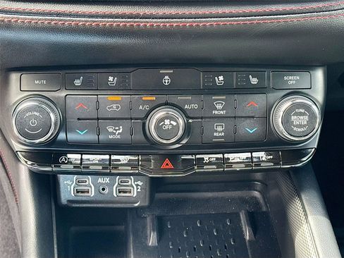 Used 2025 Dodge Durango GT AWD/4WD image 16