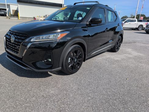 Used 2021 Nissan Kicks SR w/ SR Premium Package FWD image 1