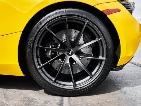 Used 2021 McLaren 720S Luxury RWD image 22