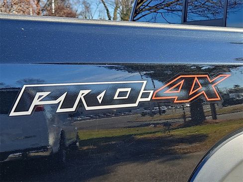 Used 2022 Nissan Frontier PRO-4X w/ Pro-4X Premium Package image 12