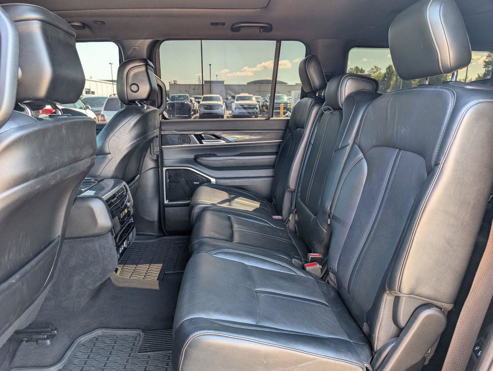 Used 2022 Jeep Wagoneer Series III w/ Premium Group I RWD image 14