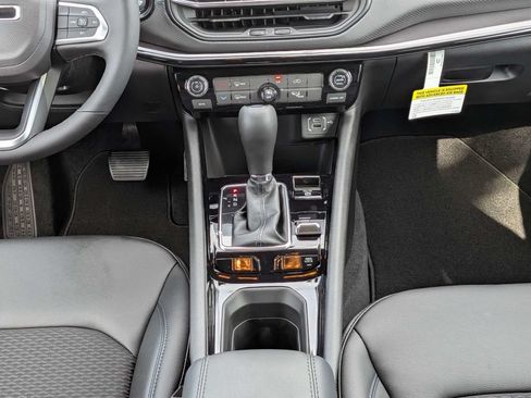 New 2026 Jeep Compass Latitude AWD/4WD image 17