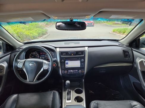 Used 2015 Nissan Altima 2.5 SL w/ Technology Package FWD image 10