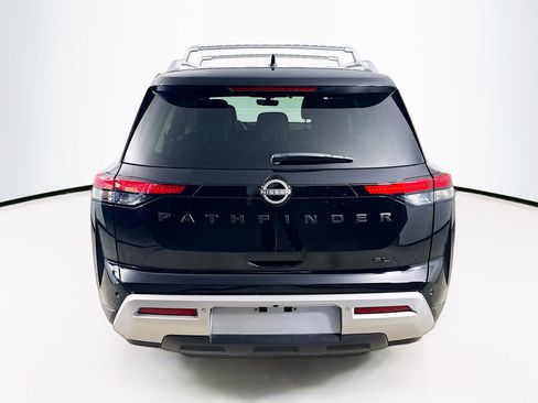 Used 2024 Nissan Pathfinder SL w/ Black Appearance Package image 32