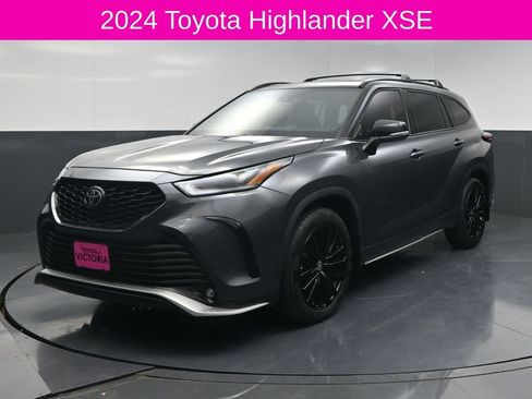 Used 2024 Toyota Highlander XSE FWD image 2
