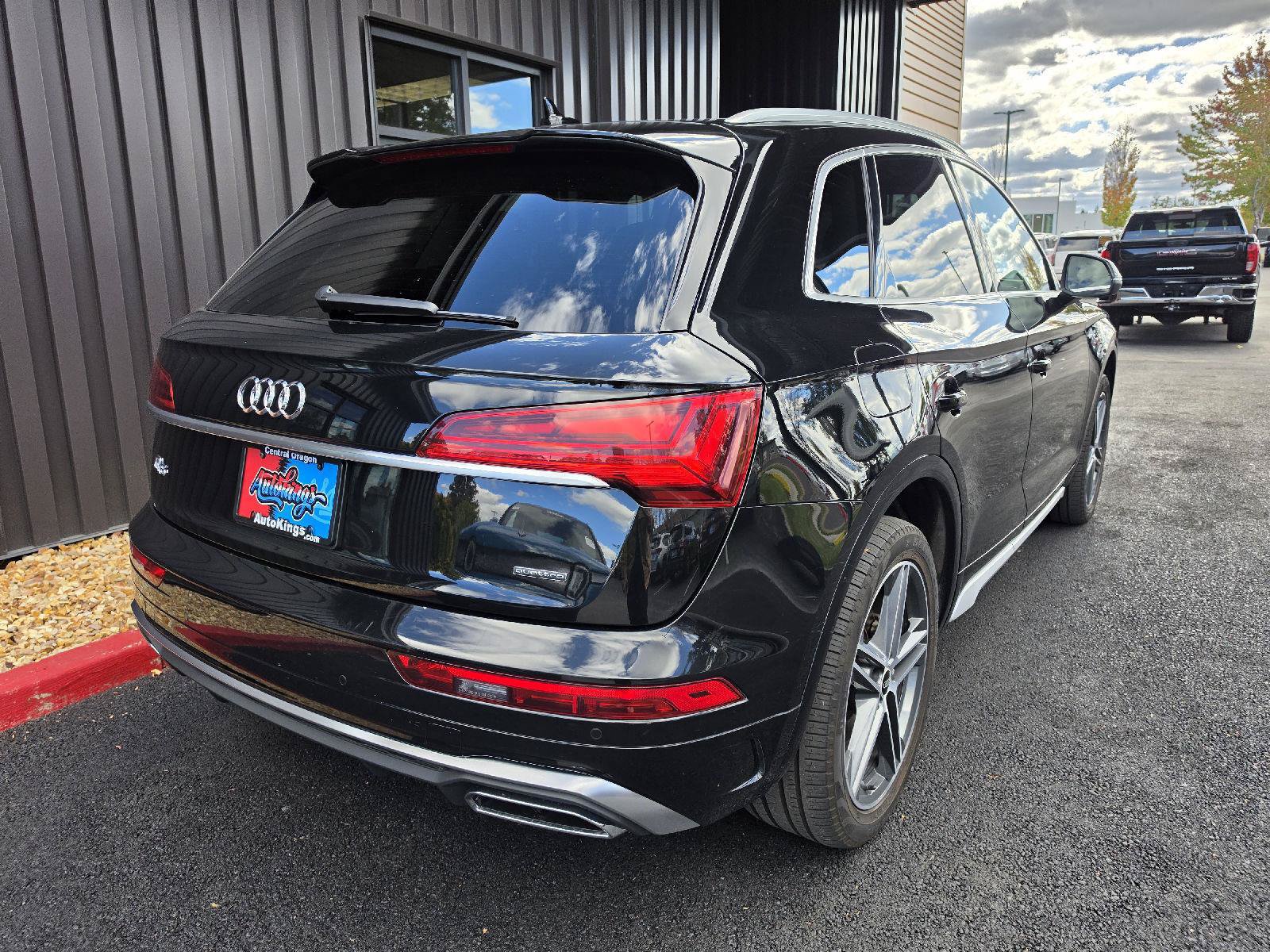 Used 2021 Audi Q5 e Premium Plus w/ Premium Plus Package AWD/4WD image 3