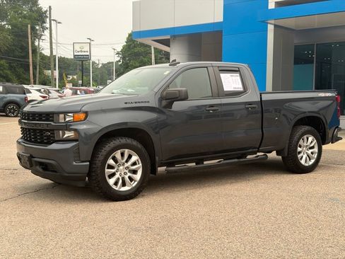 Used 2020 Chevrolet Silverado 1500 Custom w/ Custom Value Package AWD/4WD image 3