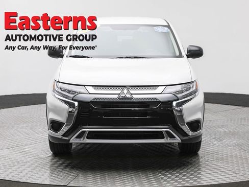 Used 2020 Mitsubishi Outlander ES image 2