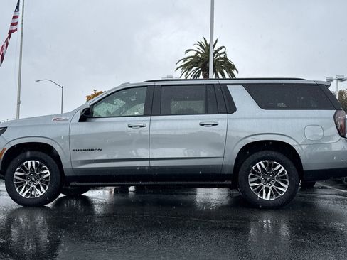 Used 2025 Chevrolet Suburban Z71 AWD/4WD image 8