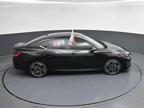 Used 2025 Nissan Sentra SR w/ SR Premium Package image 40