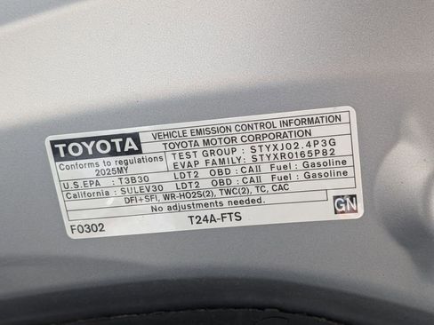 Used 2025 Toyota Highlander LE image 33