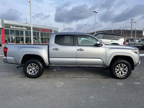 Used 2019 Toyota Tacoma SR5 image 2