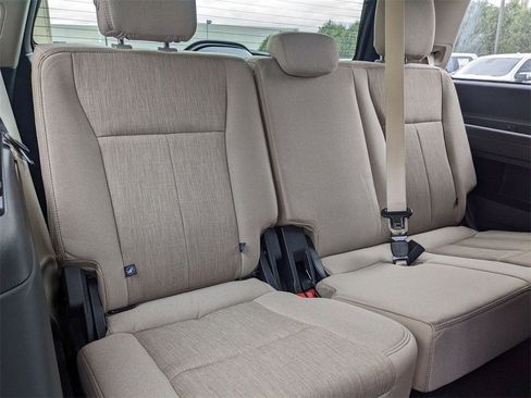 Used 2024 Ford Expedition XLT image 27
