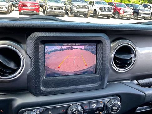 Used 2020 Jeep Wrangler Unlimited Sahara AWD/4WD image 9