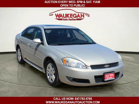 Used 2010 Chevrolet Impala LT w/ Luxury Edition Package FWD image 3
