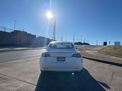 Used 2020 Tesla Model 3 Standard Range image 4