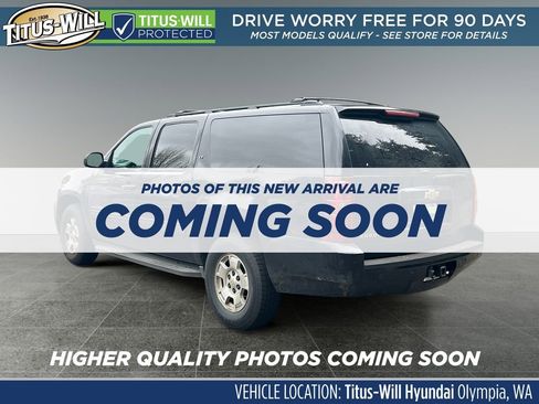 Used 2013 Chevrolet Suburban LT w/ Luxury Package RWD image 3