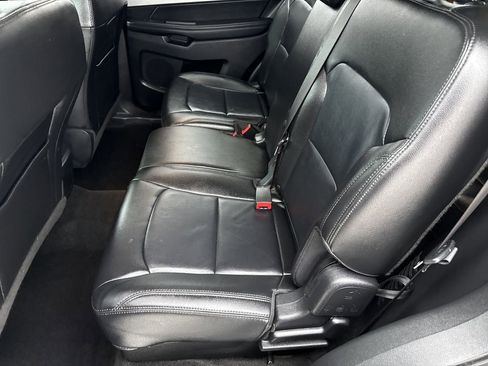 Used 2016 Ford Explorer XLT w/ Equipment Group 202A image 14