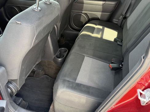 Used 2014 Jeep Patriot Latitude FWD image 11