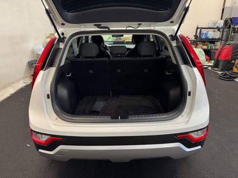 Used 2024 Kia Niro LX FWD image 6