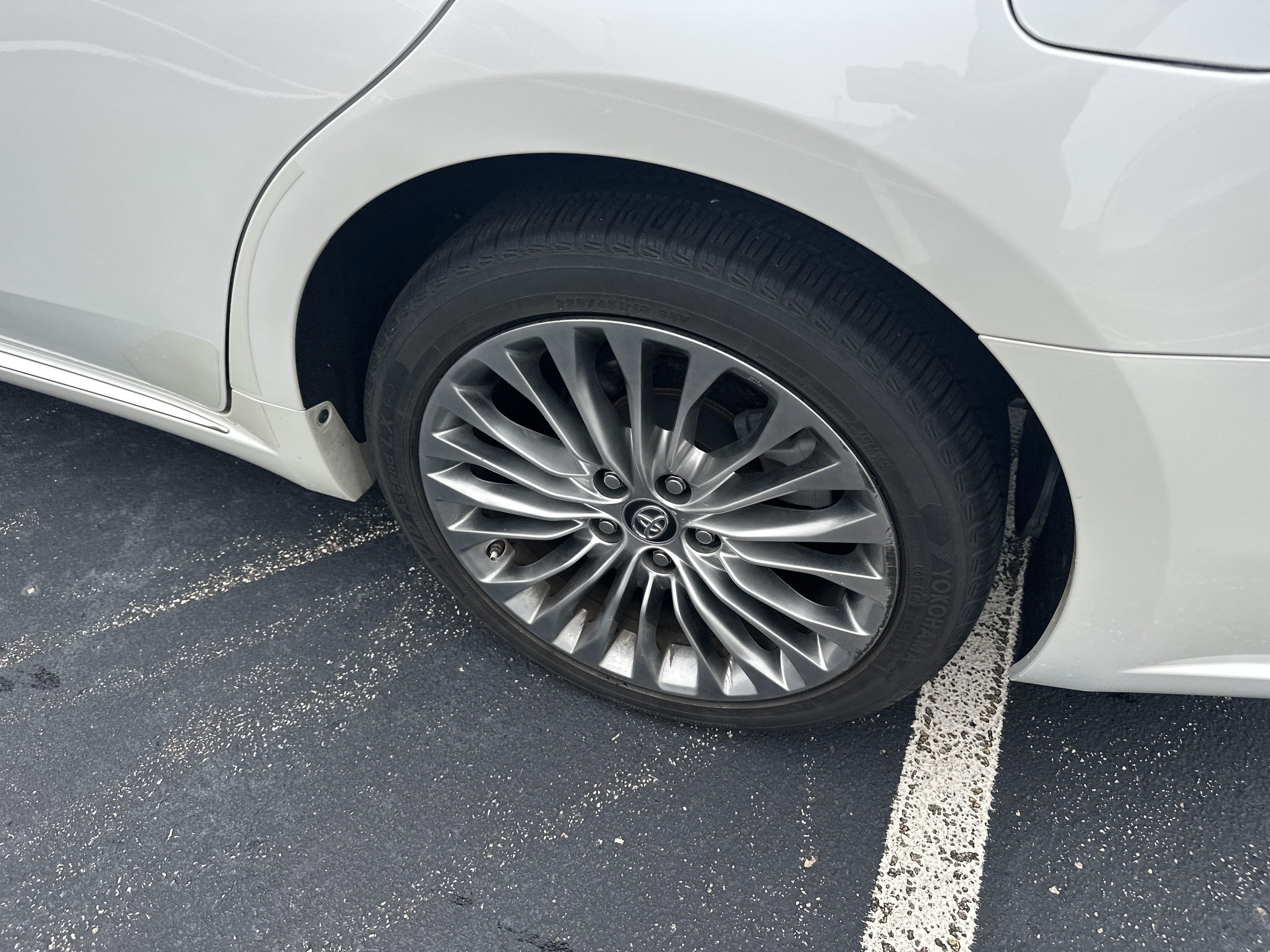 Used 2016 Toyota Avalon Limited FWD image 32