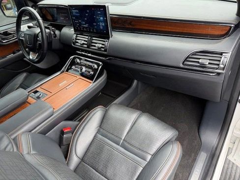 Used 2024 Lincoln Navigator Black Label image 21