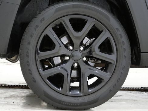 Used 2023 Jeep Renegade Altitude AWD/4WD image 9