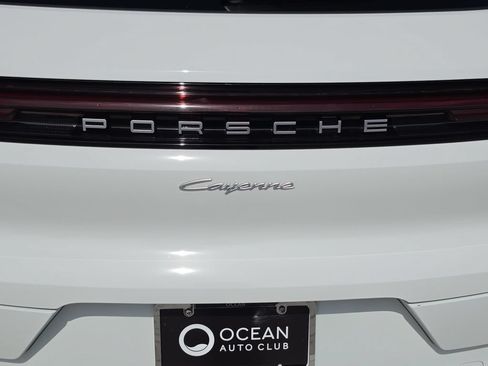 Used 2024 Porsche Cayenne AWD/4WD image 5