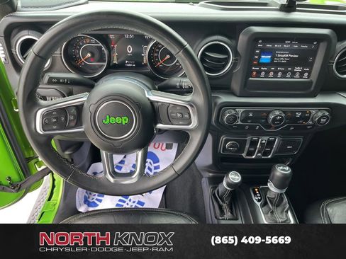 Used 2018 Jeep Wrangler Unlimited Sahara AWD/4WD image 8