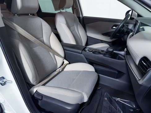 Certified 2022 Nissan Rogue SV AWD/4WD image 16