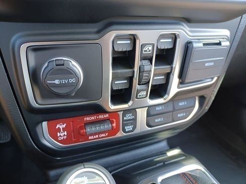 Used 2023 Jeep Gladiator Rubicon w/ LED Lighting Group AWD/4WD image 24
