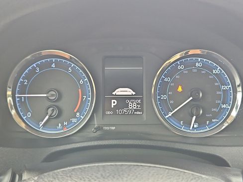 Used 2018 Toyota Corolla LE w/ Carpet Mat Package (TMS) FWD image 14