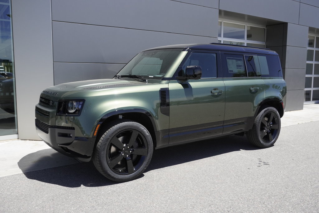 New 2026 Land Rover Defender 110 X-Dynamic SE AWD/4WD image 3
