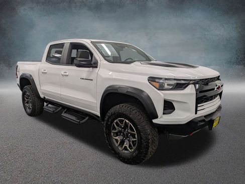Used 2024 Chevrolet Colorado ZR2 w/ Technology Package AWD/4WD image 3