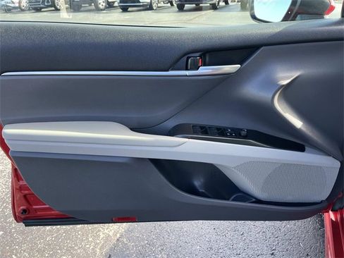 Used 2024 Toyota Camry SE image 25