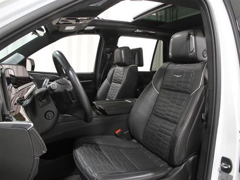 Certified 2023 Cadillac Escalade Premium Luxury Platinum image 6