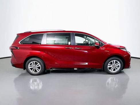 New 2026 Toyota Sienna Limited FWD image 2