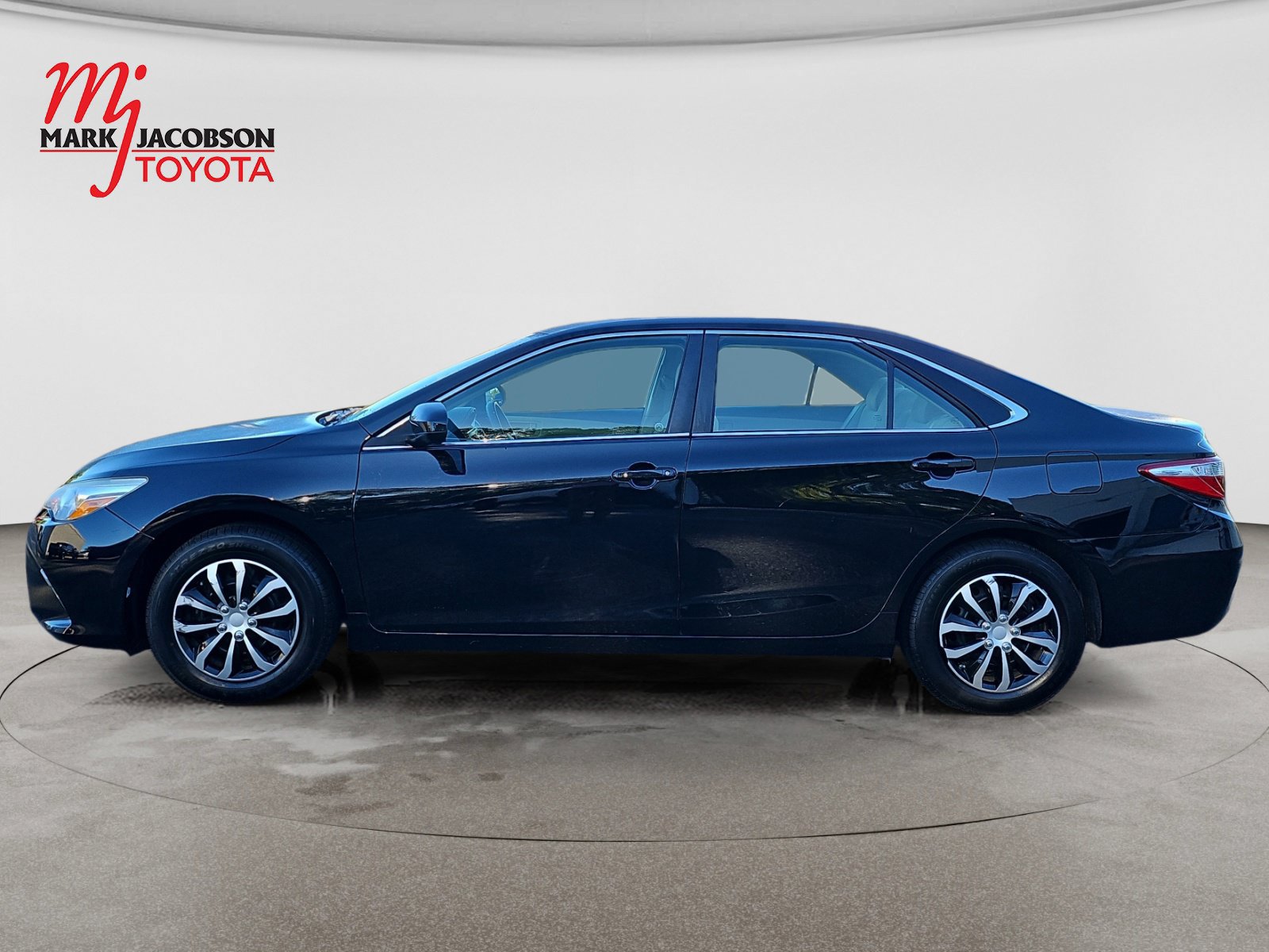 Used 2017 Toyota Camry LE FWD image 12