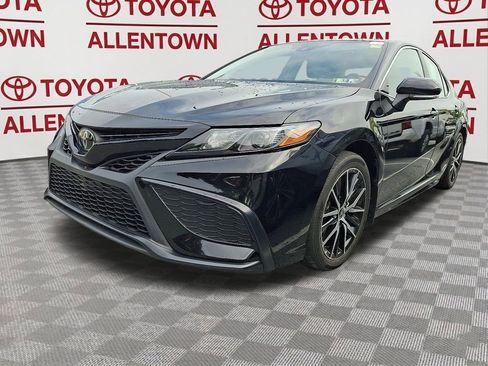 Used 2024 Toyota Camry SE FWD image 3